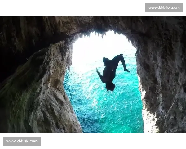 跳水比赛：挑战极限与完美动作的完美结合，探索水中艺术与竞技的魅力 - 副本 (5) - 副本 - 副本 - 副本